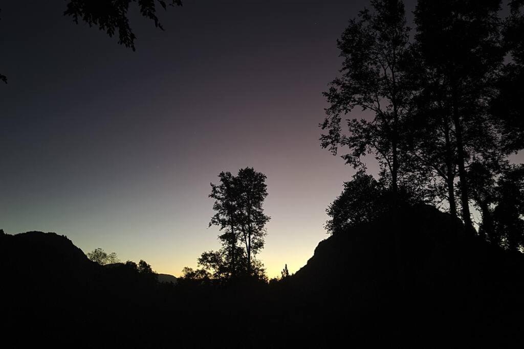 Casa de campo sobre el rio