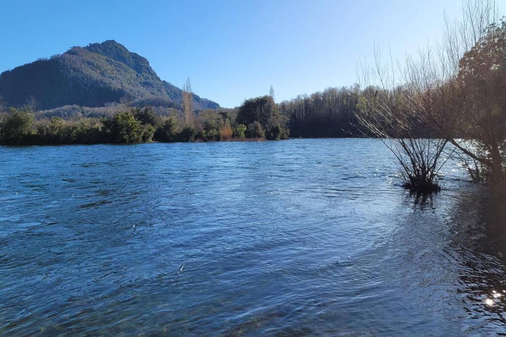 Casa de campo sobre el rio
