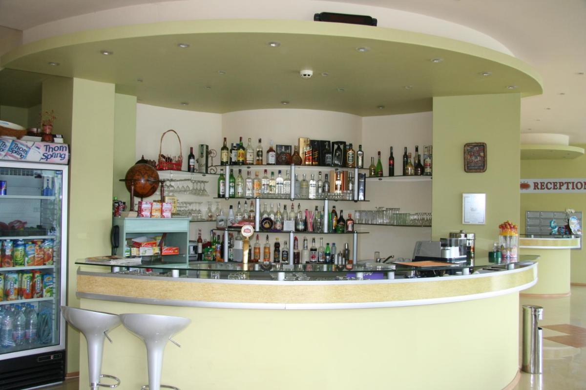 bar