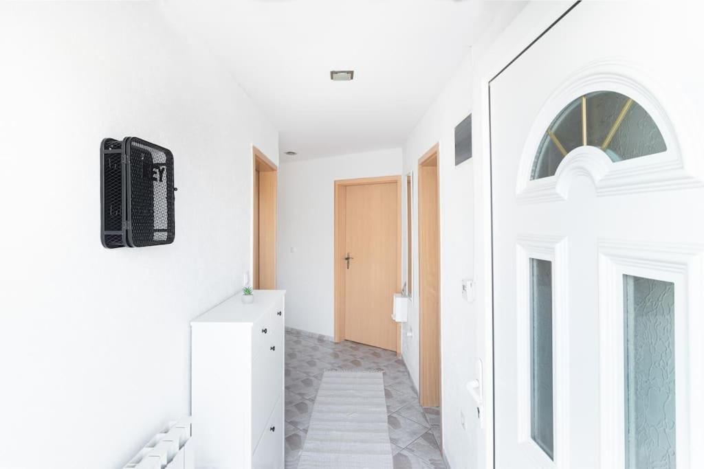 Bright&Cozy flat+balcony near Airport FREE Parking