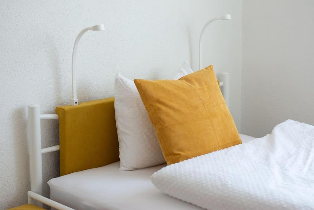 Bright&Cozy flat+balcony near Airport FREE Parking