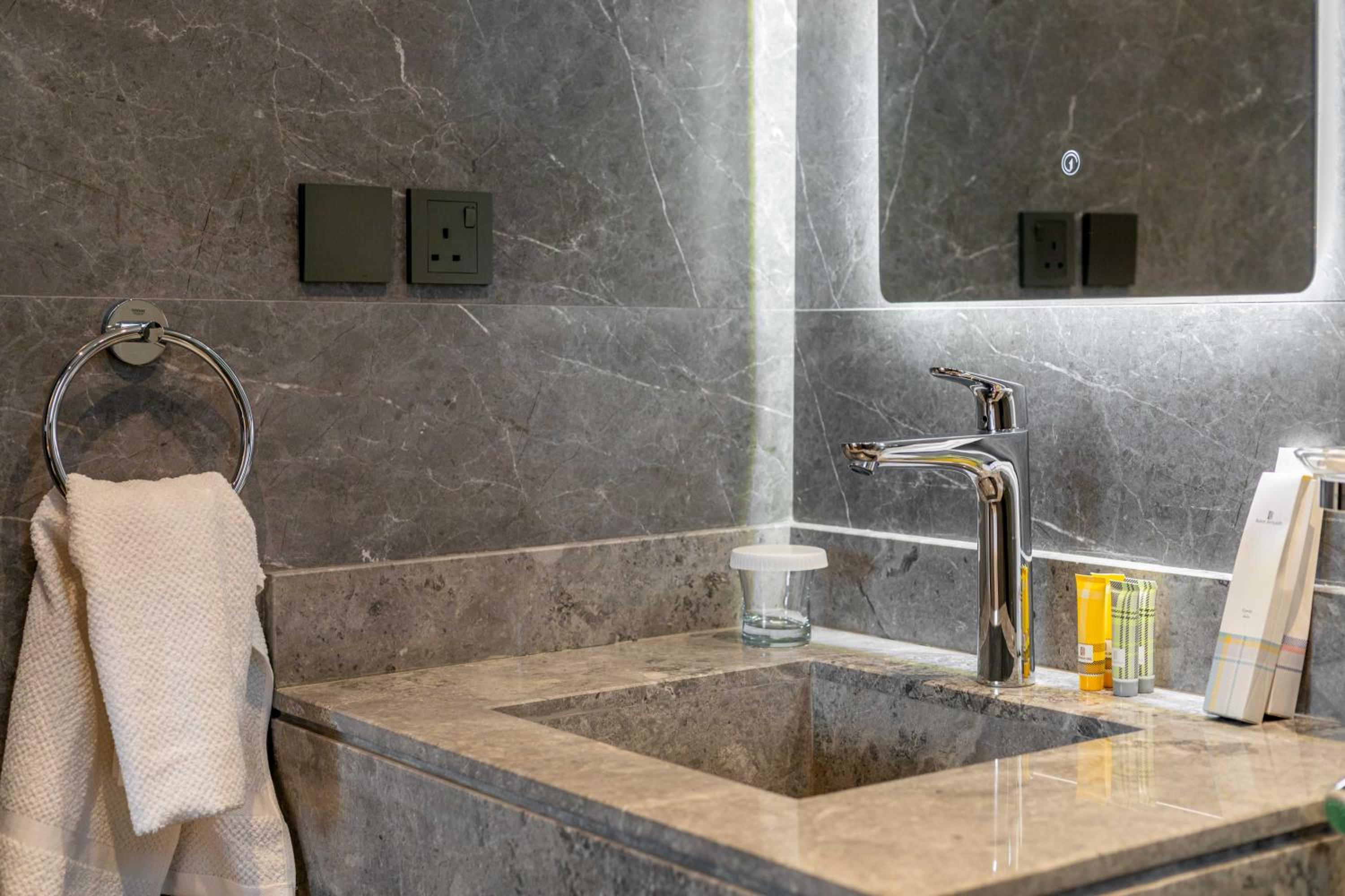 Al Yasmin Apartment