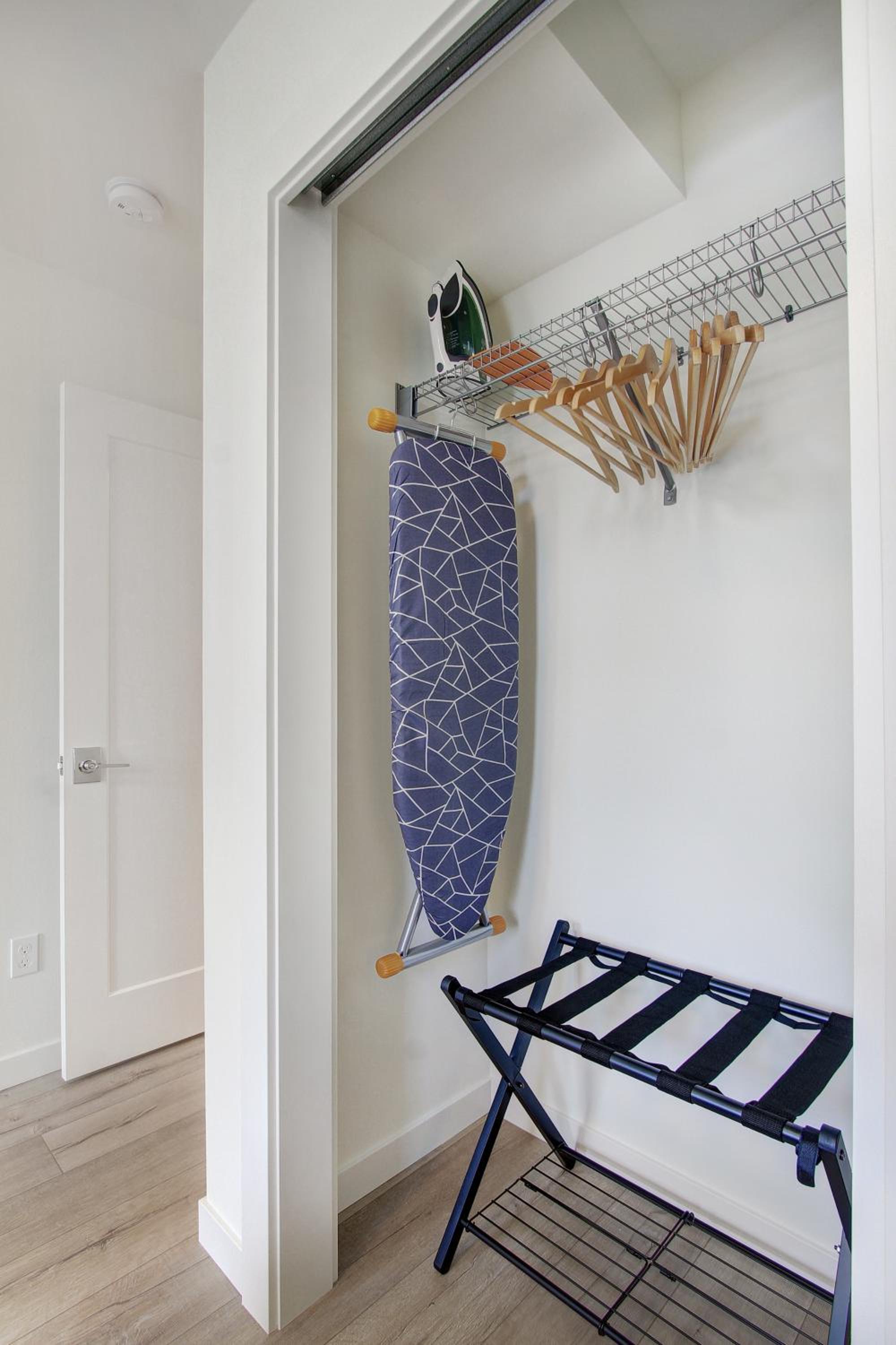 Gorgeous NEW Townhome on Capitol Hill, Close to Everything! view 4