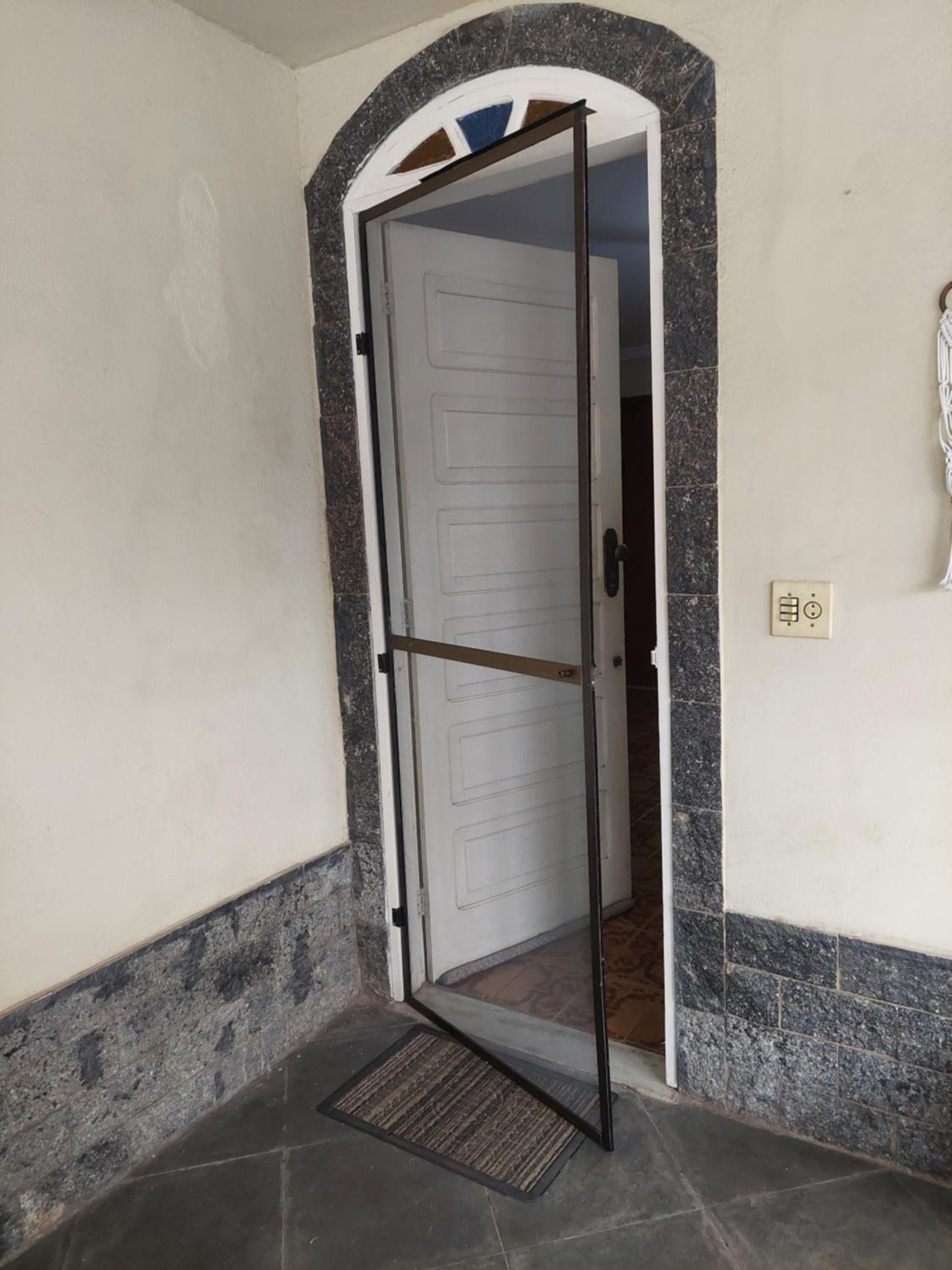 Casa Bonita Rio das Ostras, ar condicionado, wifi, churrasqueira e garagem
