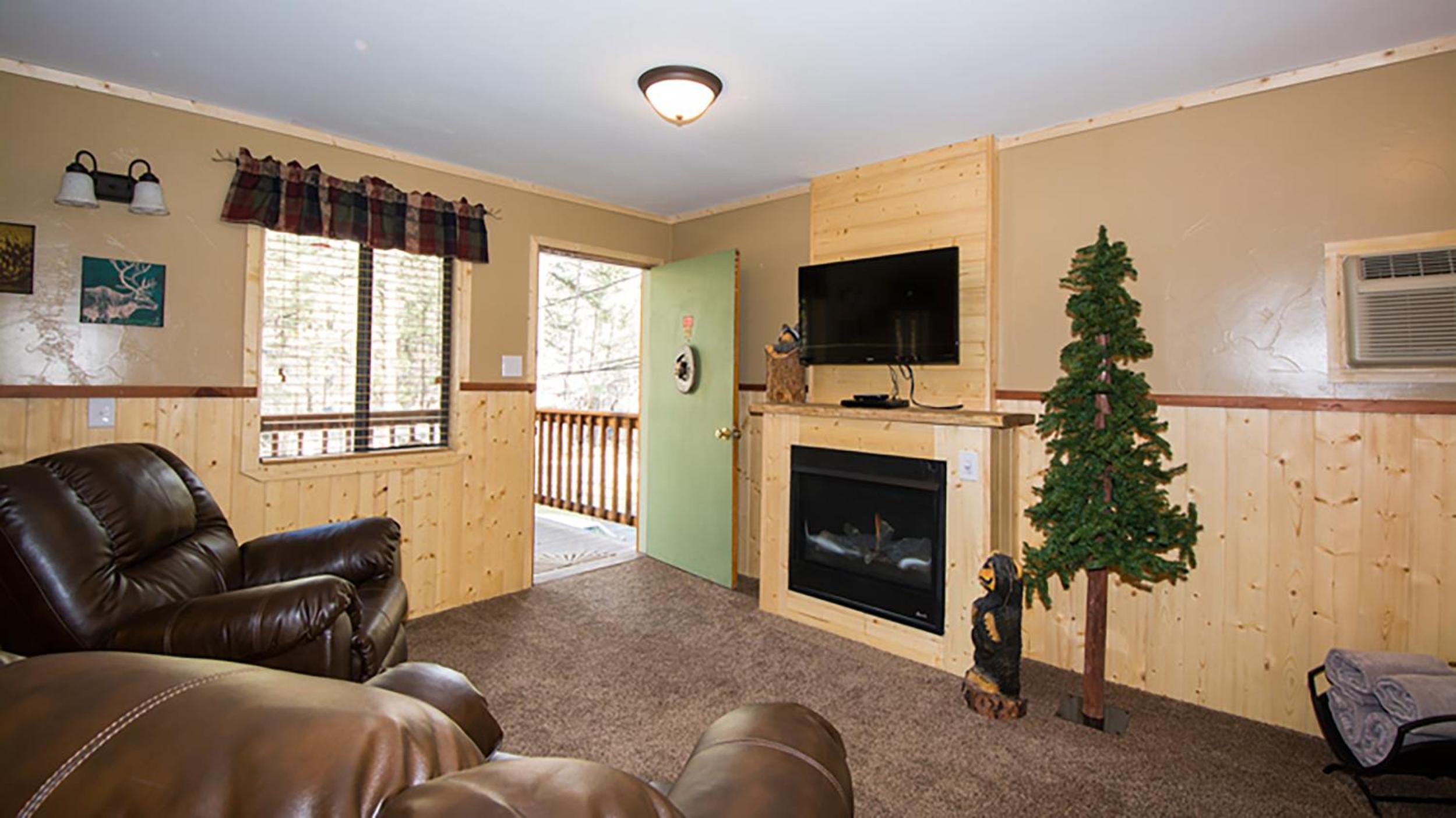 Upper Canyon Inn & Cabins