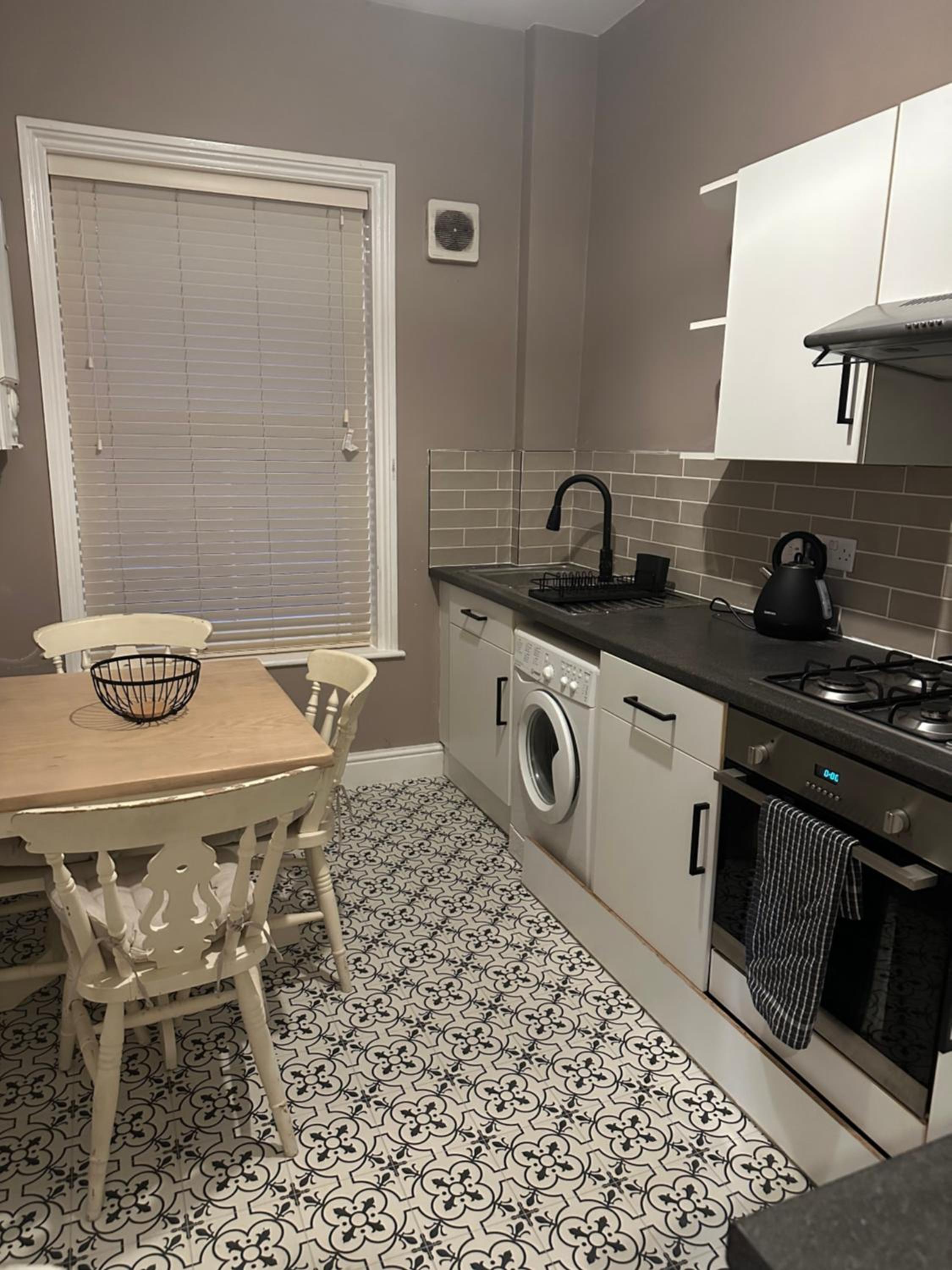 Stylish apartment in Walmer (nr Deal&Dover) view 2