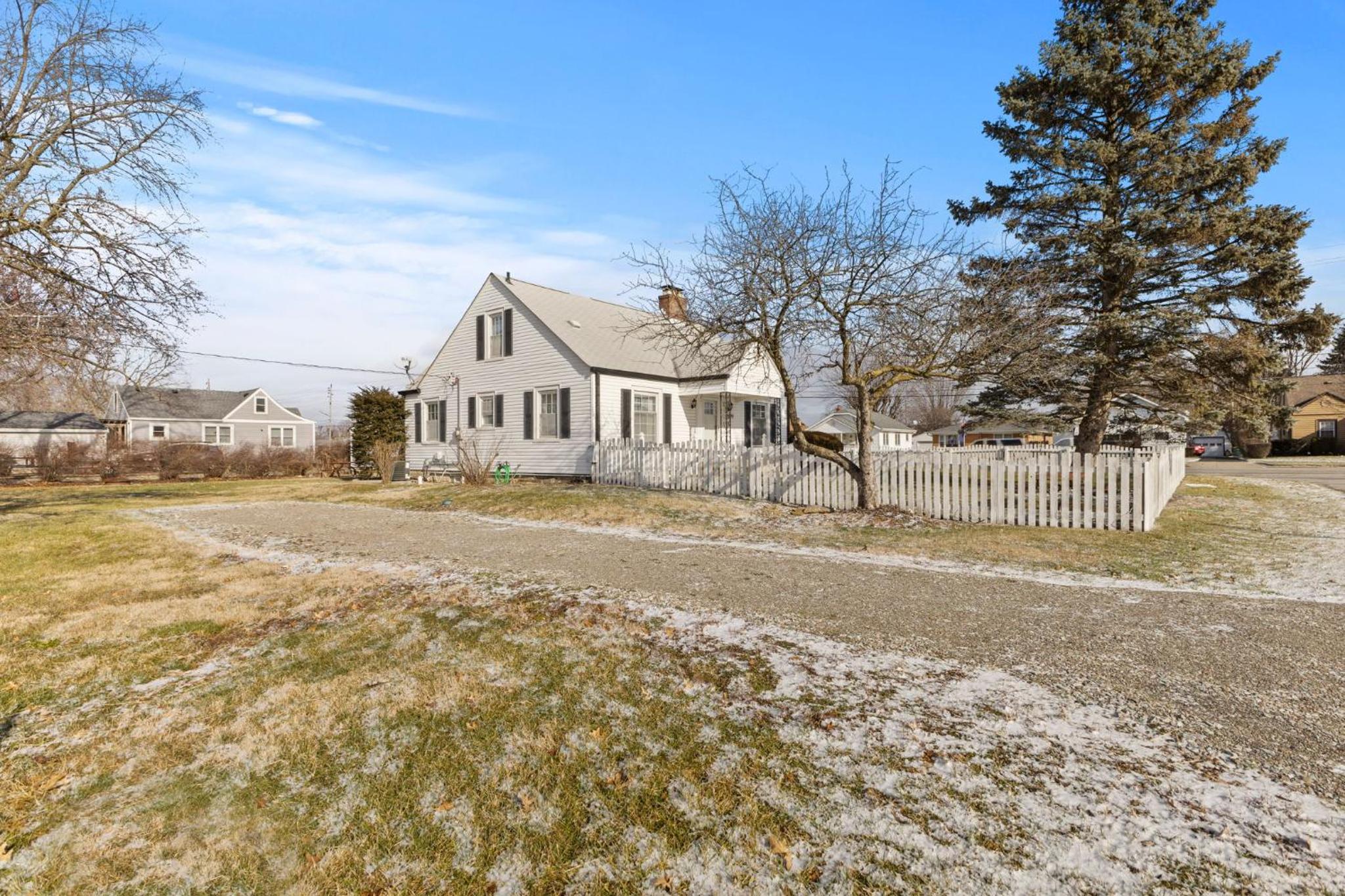 Charming Home in Speedway view 2