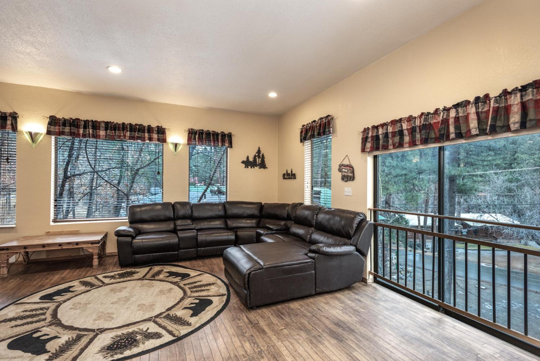 Upper Canyon Inn & Cabins