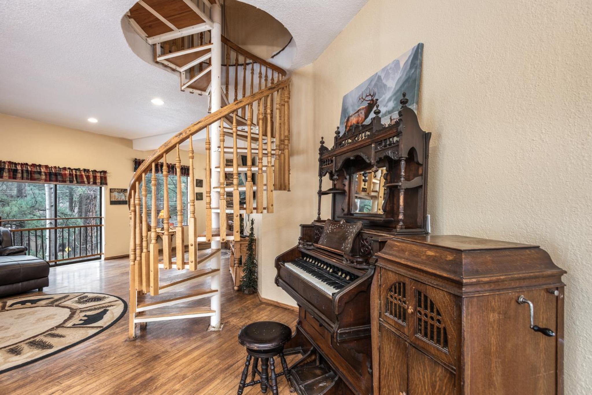 Upper Canyon Inn & Cabins