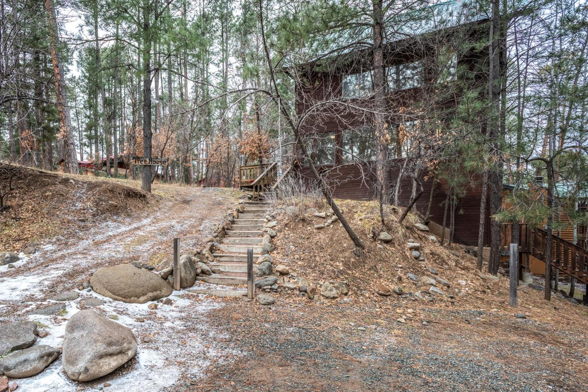 Upper Canyon Inn & Cabins
