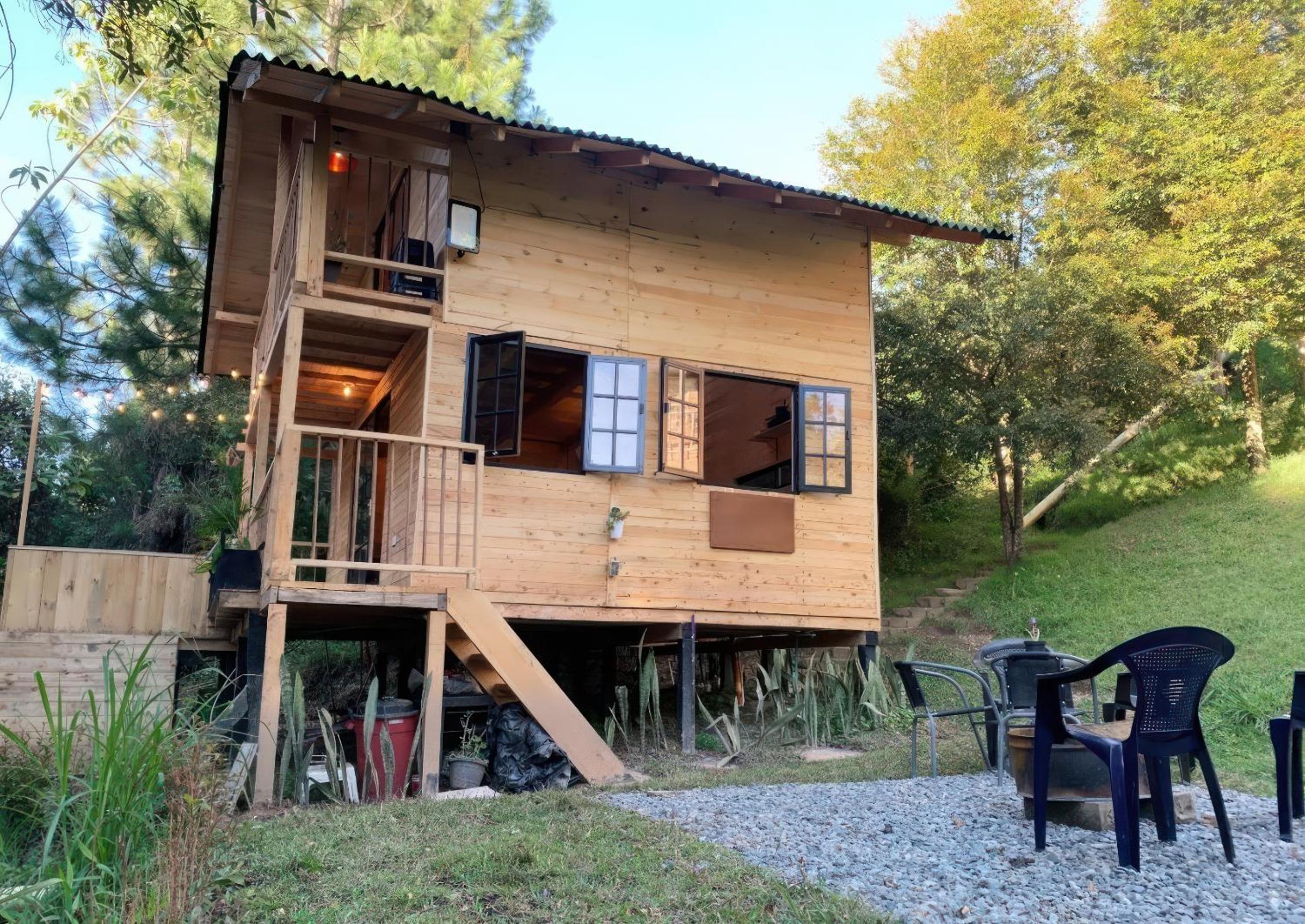Cabaña con Jacuzzi privado/BBQ y Chimenea ecológica