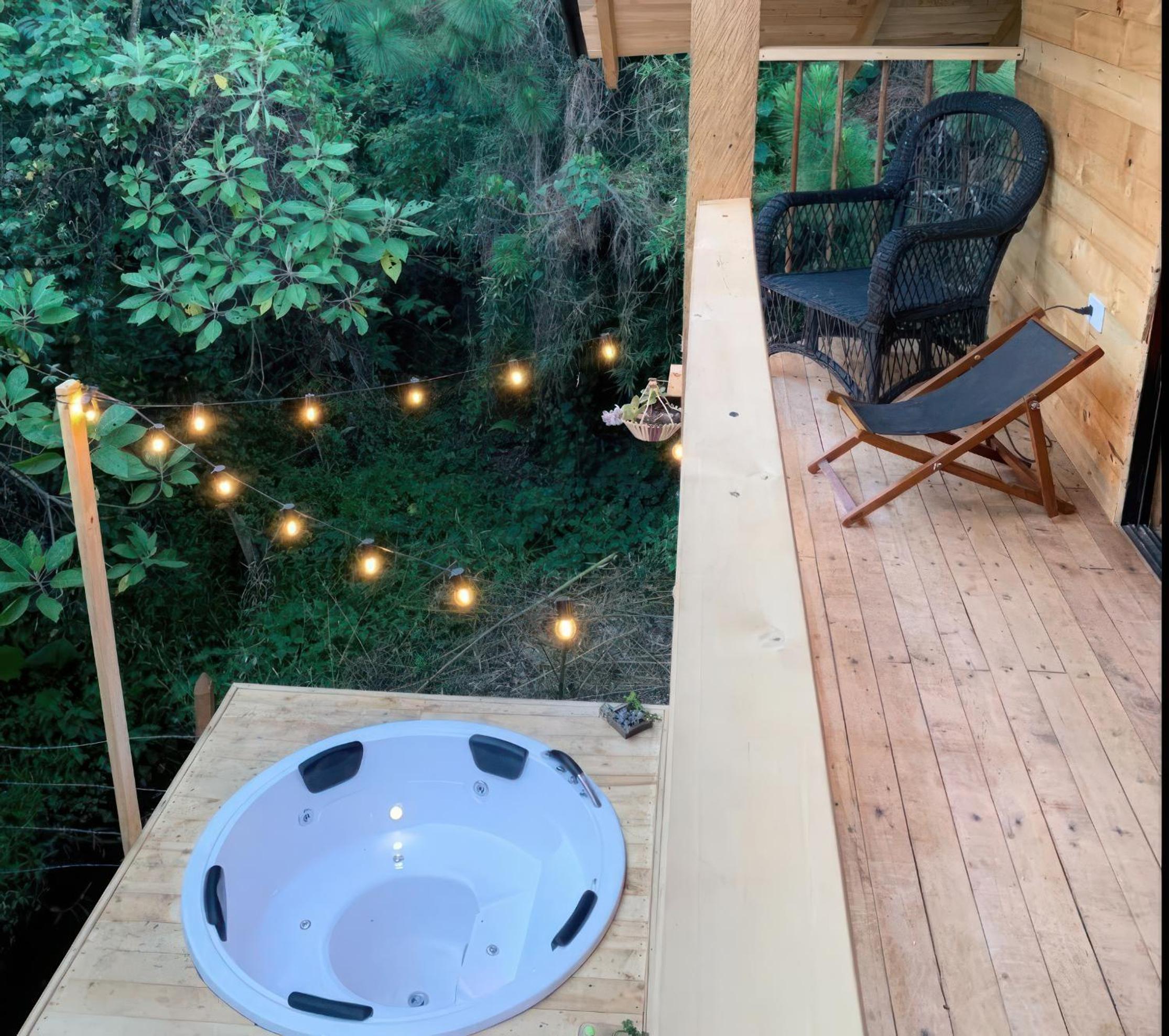 Cabaña con Jacuzzi privado/BBQ y Chimenea ecológica