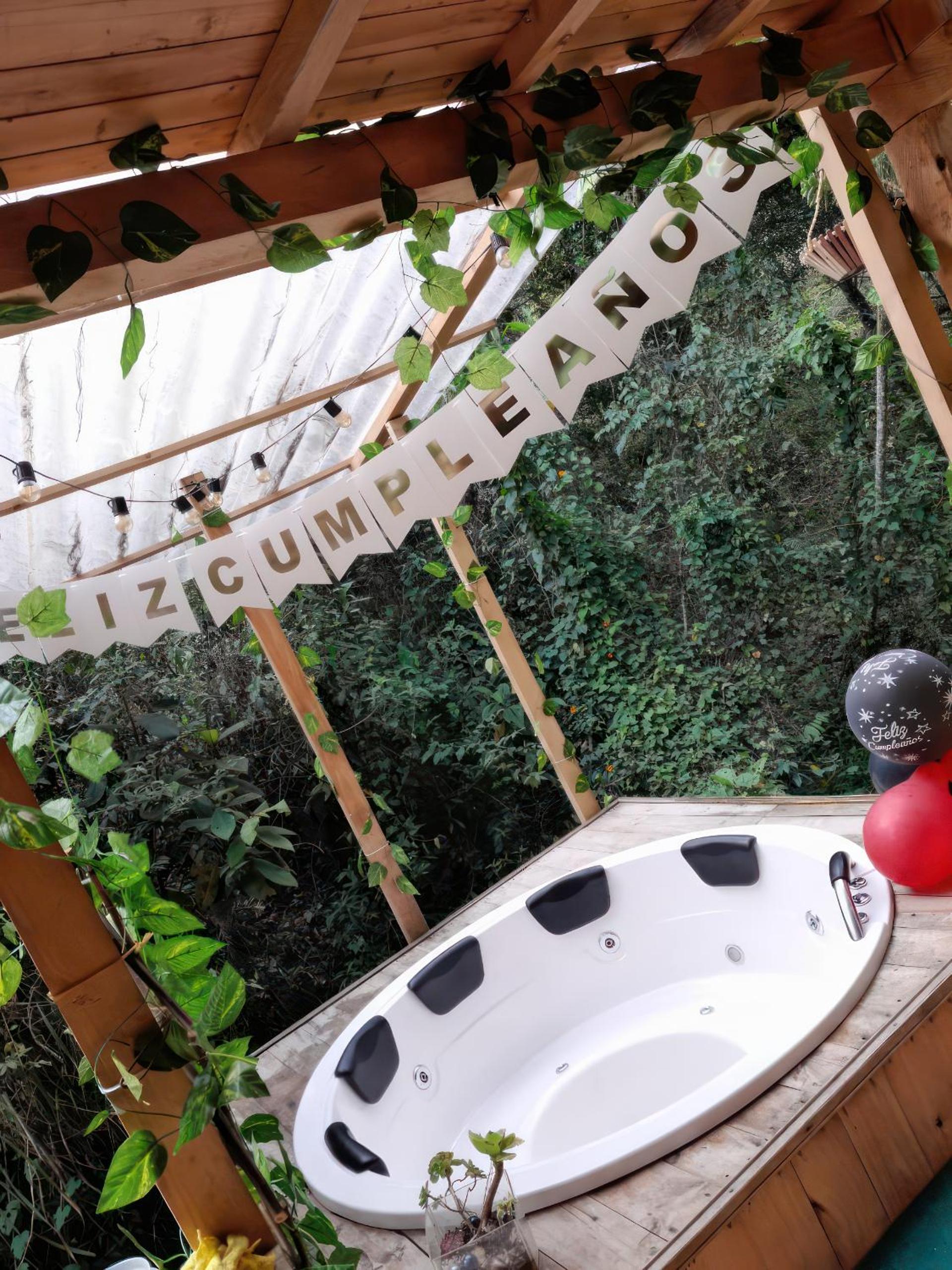 Cabaña con Jacuzzi privado/BBQ y Chimenea ecológica
