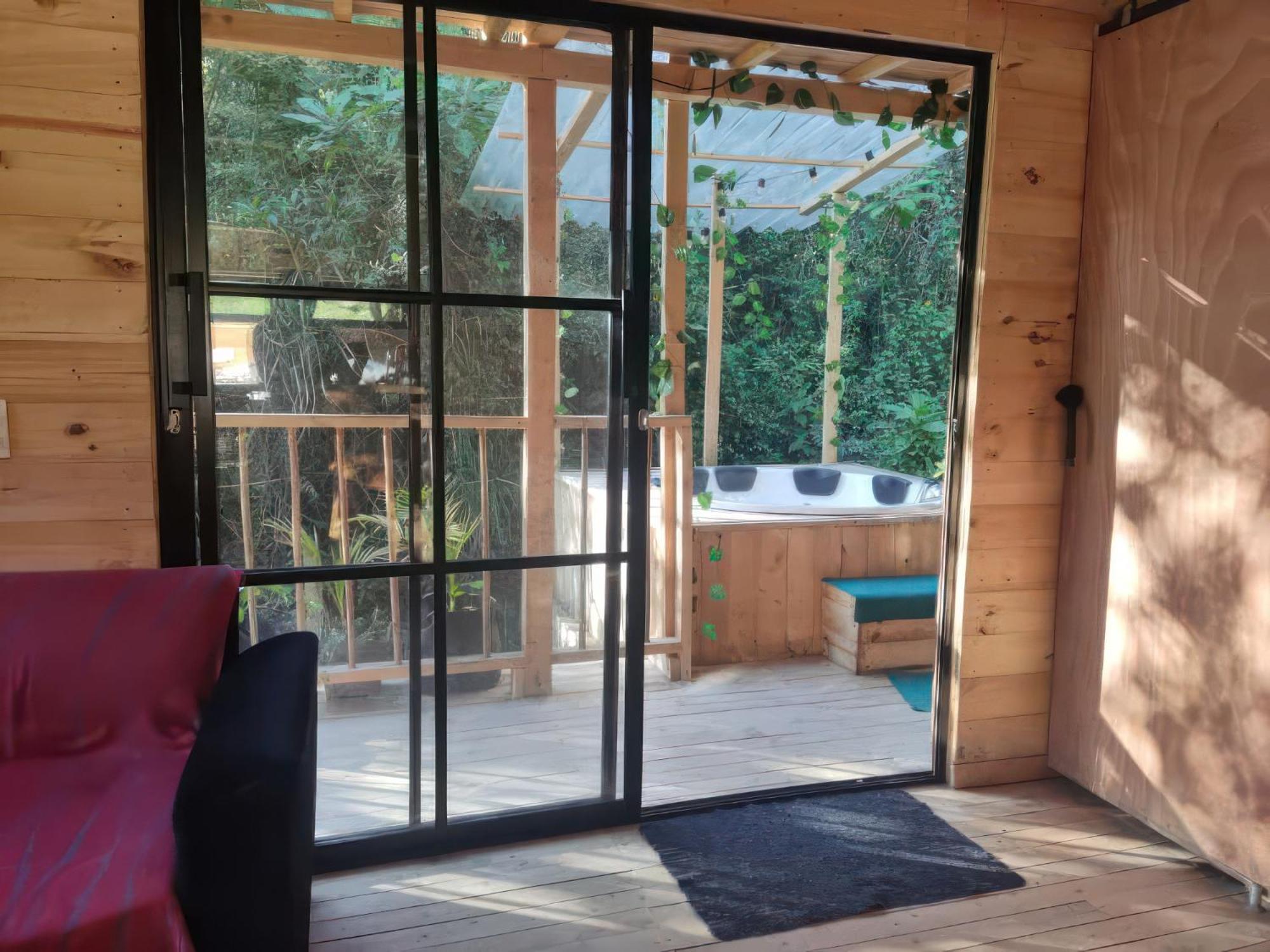 Cabaña con Jacuzzi privado/BBQ y Chimenea ecológica