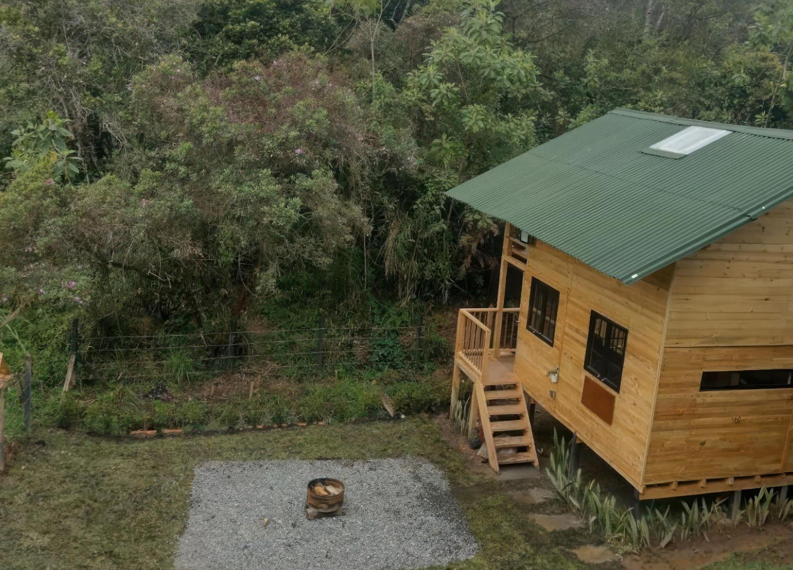 Cabaña con Jacuzzi privado/BBQ y Chimenea ecológica