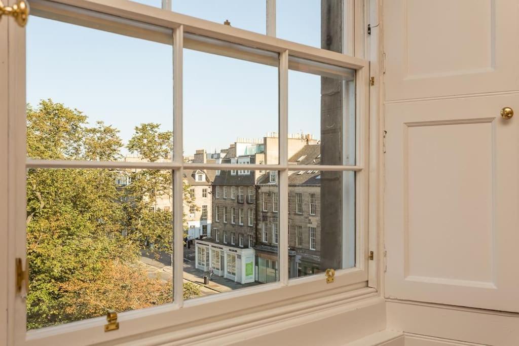 Prime Edinburgh City Centre - 4 Bed Penthouse view 2