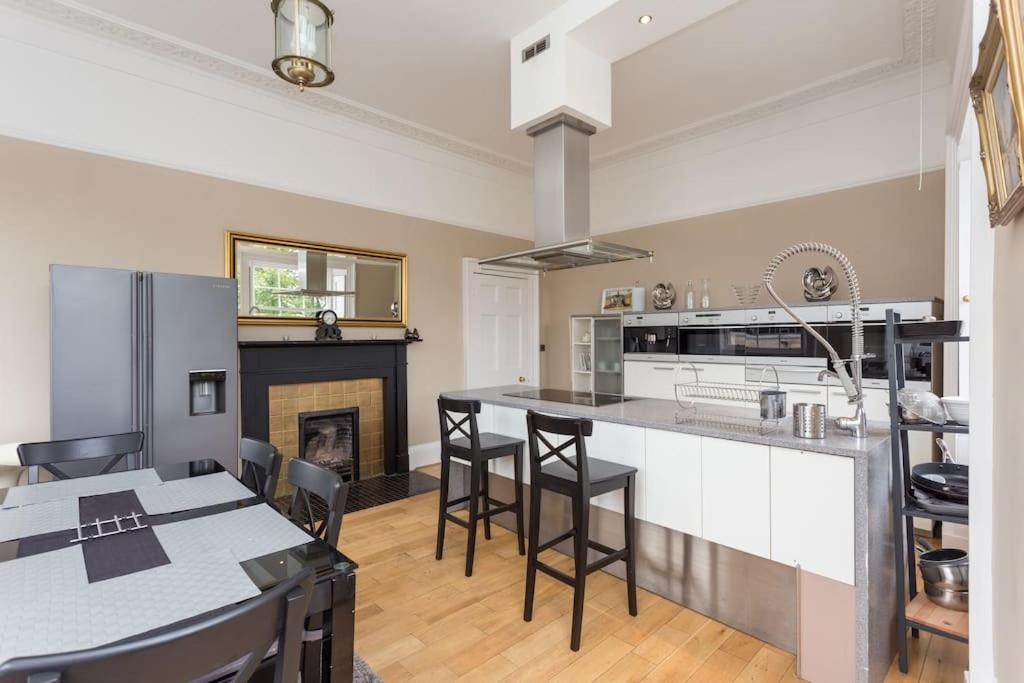 Prime Edinburgh City Centre - 4 Bed Penthouse view 3