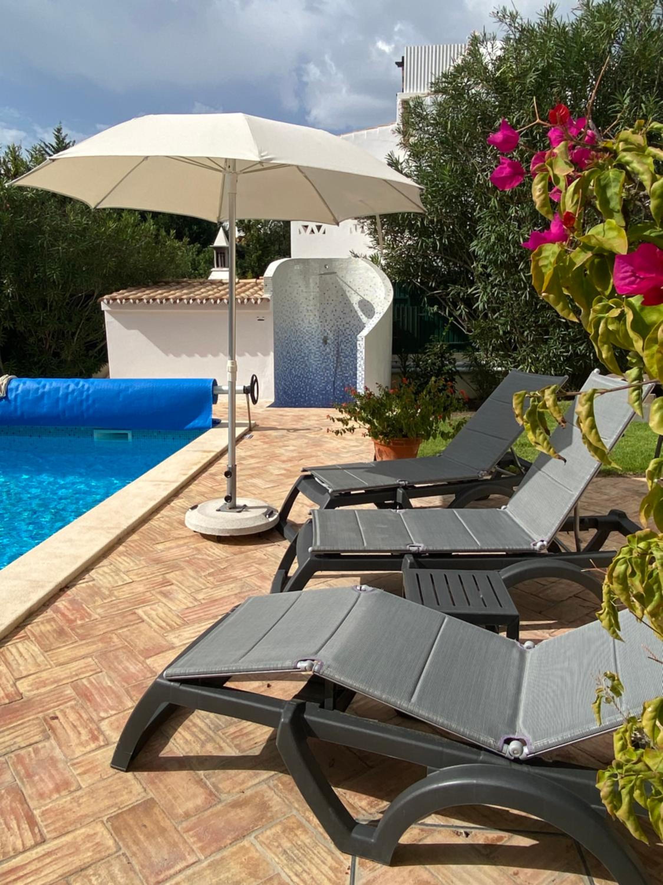 Beach villa Casa de Amanhã 450 mts to the beach with beautiful garden and heated saltwater pool photo 4