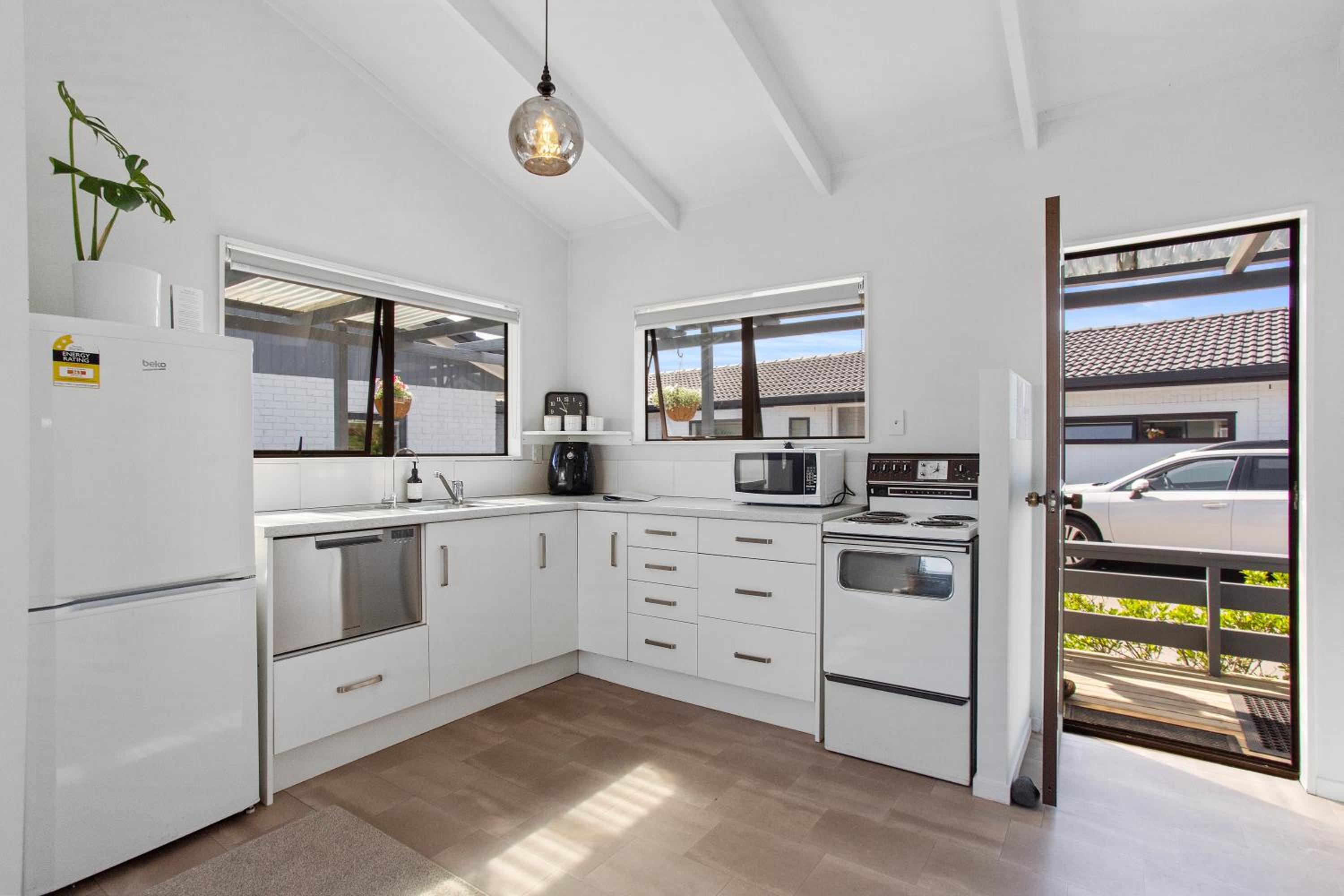 Beverley Hills Cottage view 3