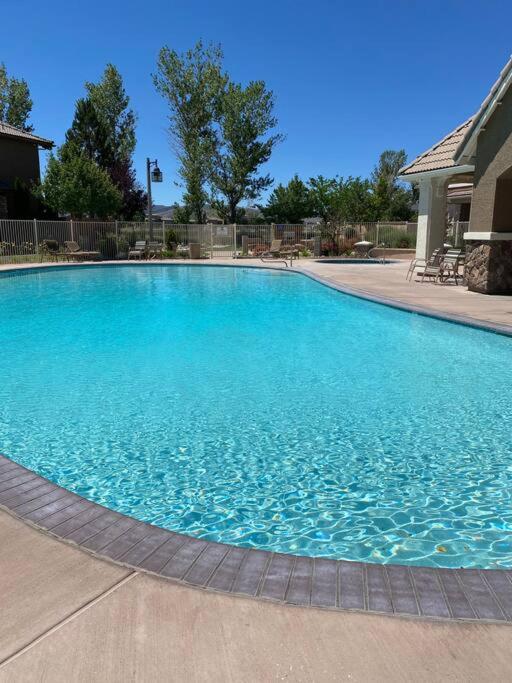 Spacious & Sunny South Reno Home, Near Trails & Shopping 3 beds