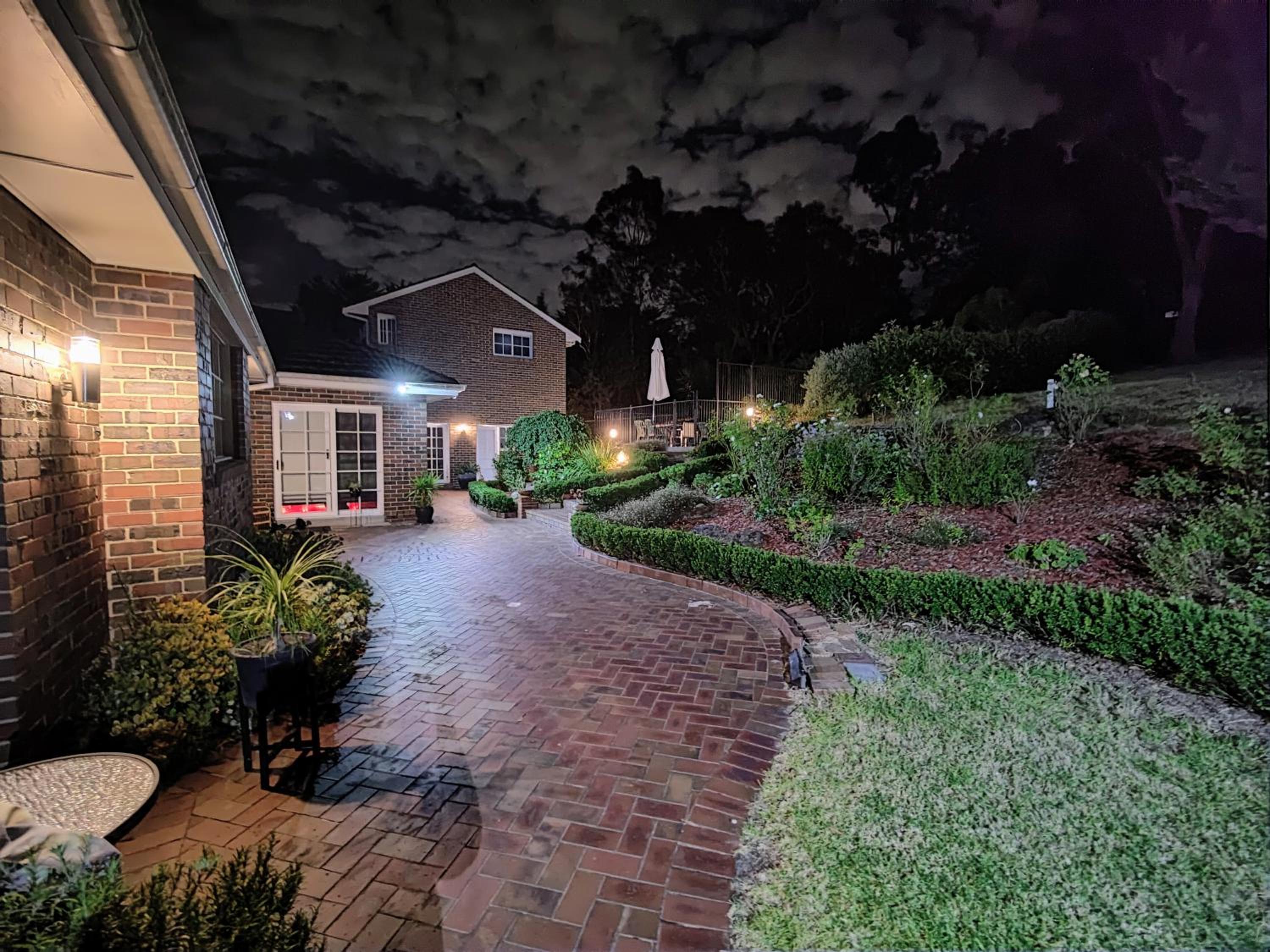4-bedroom Acre Retreat with Pool & Garden - Pets and Long Stays Welcome