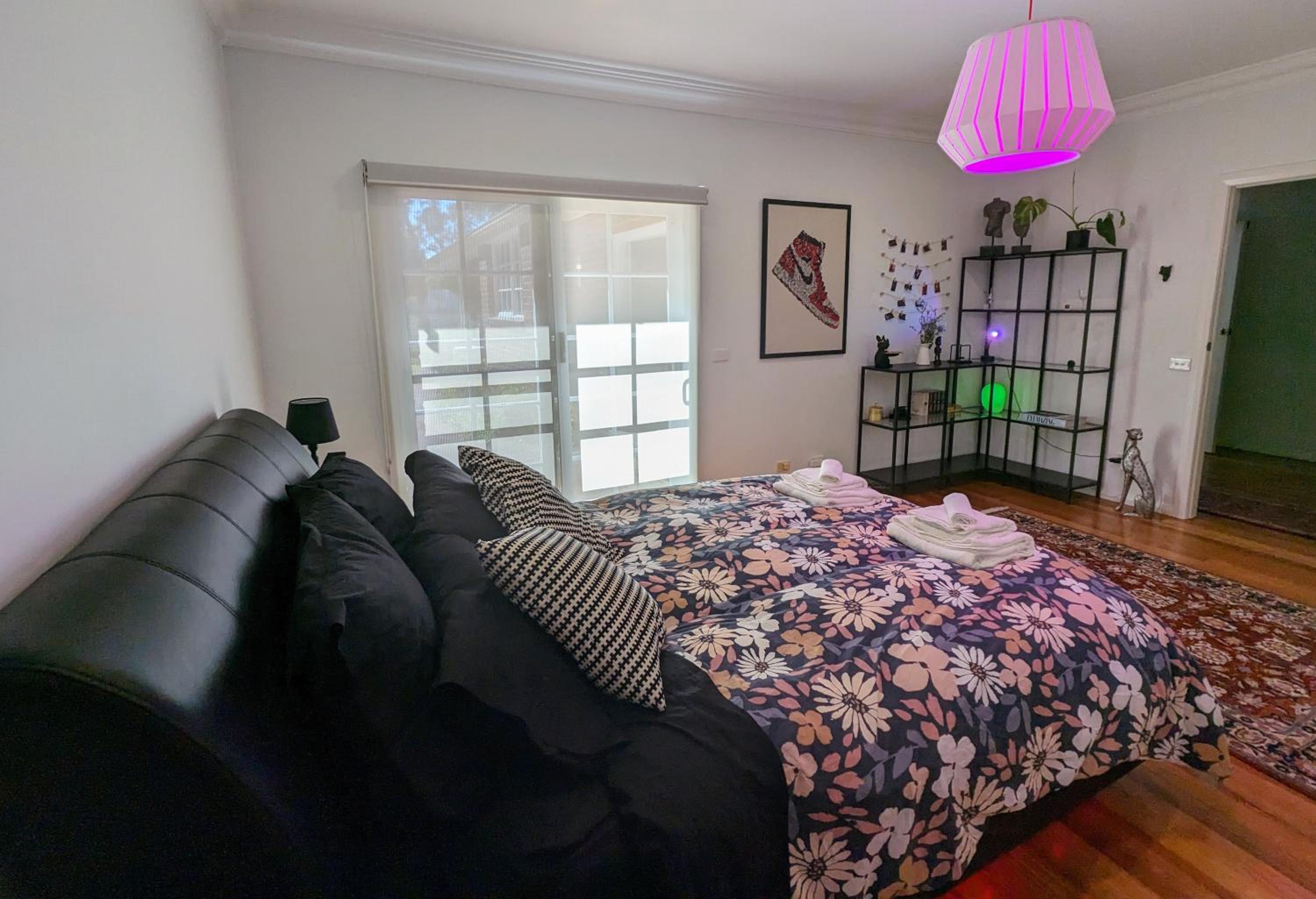 4-bedroom Acre Retreat with Pool & Garden - Pets and Long Stays Welcome