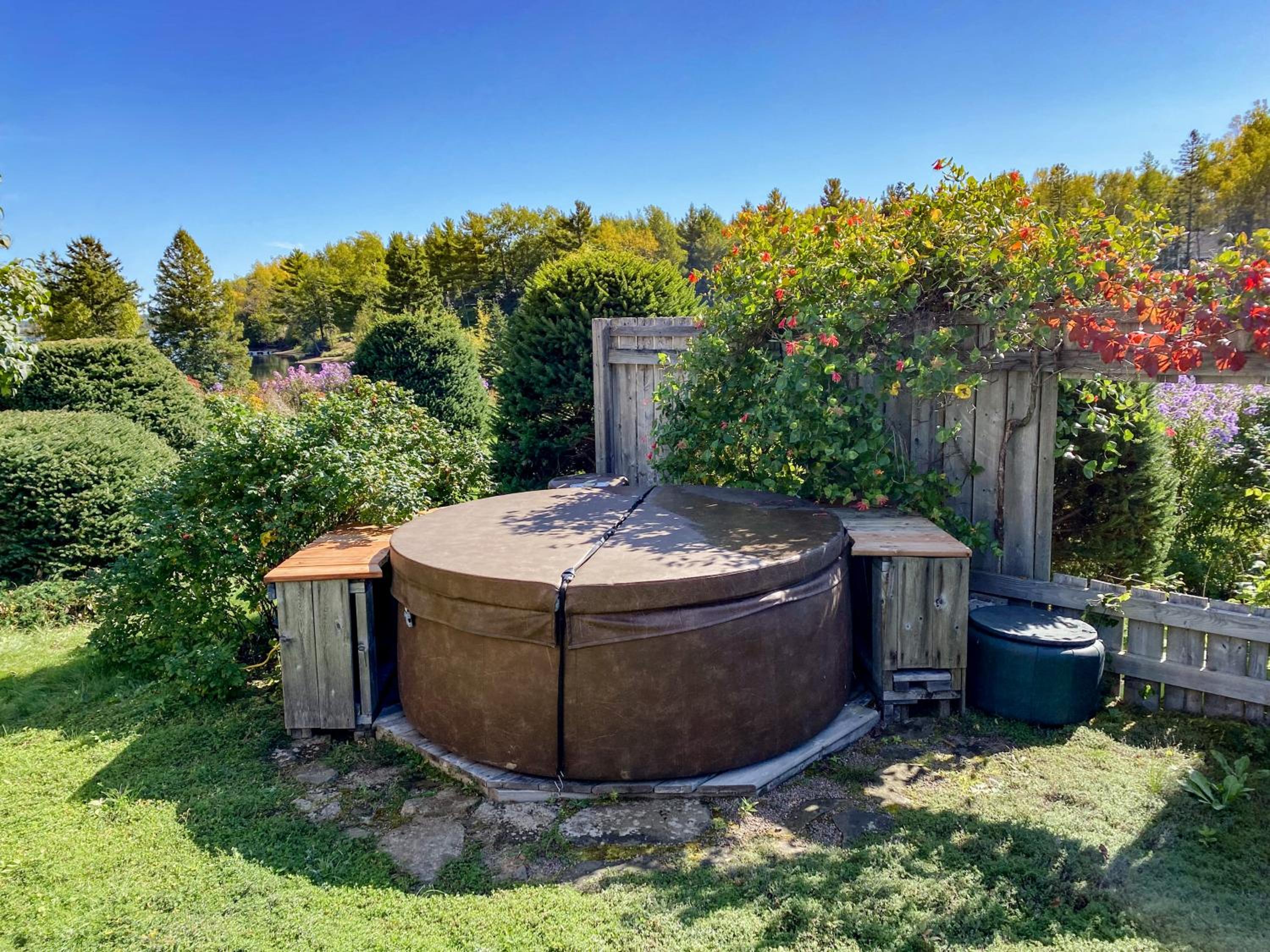 Stunning Secluded Richibucto River Waterfront Cottage with Unparallel Privacy