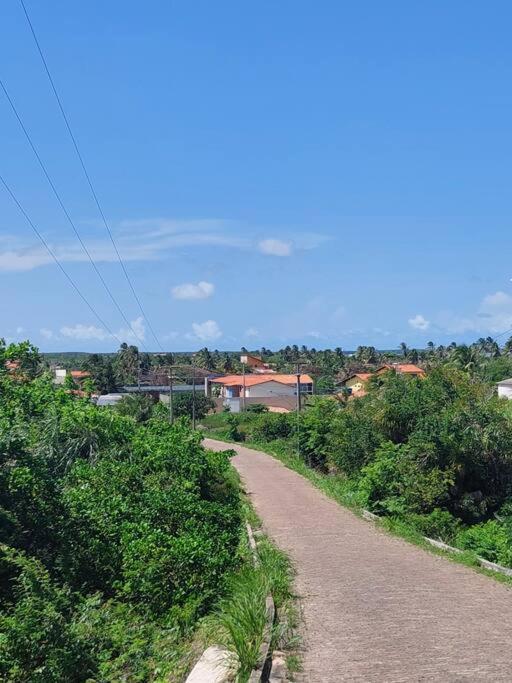 Casa na Praia com Super Piscina, em Condomínio Fechado.