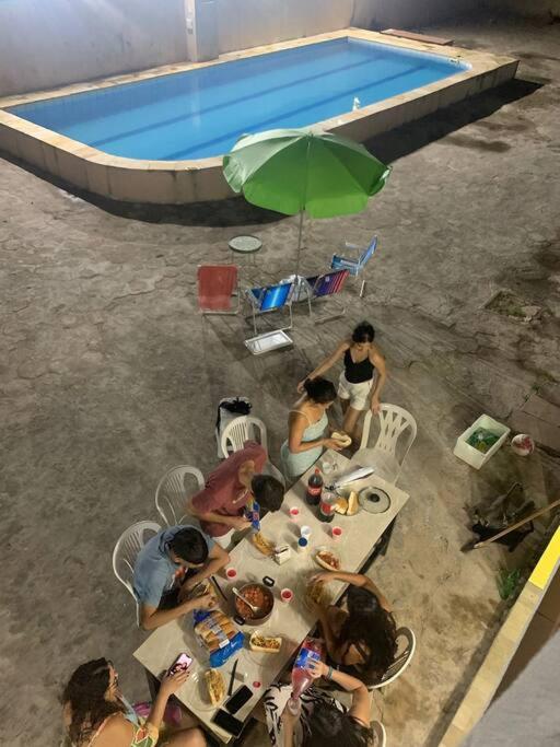 Casa na Praia com Super Piscina, em Condomínio Fechado.