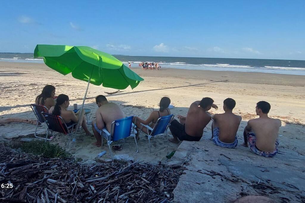 Casa na Praia com Super Piscina, em Condomínio Fechado.