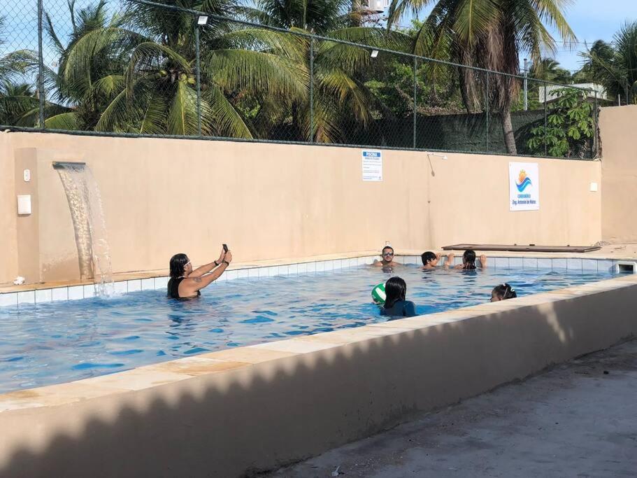 Casa na Praia com Super Piscina, em Condomínio Fechado.
