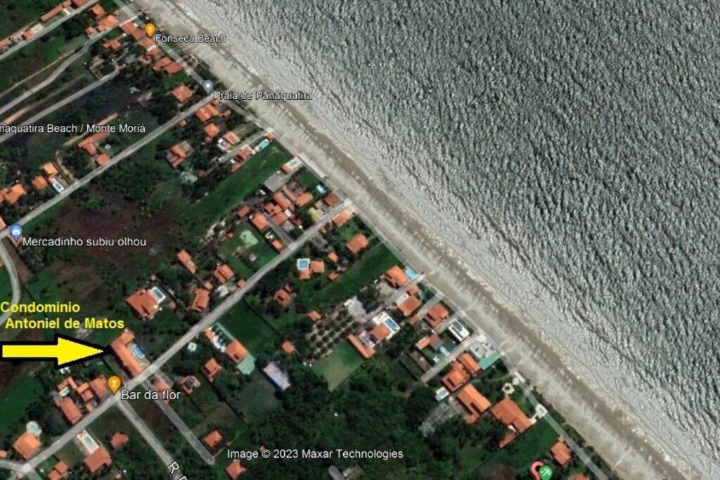 Casa na Praia com Super Piscina, em Condomínio Fechado.
