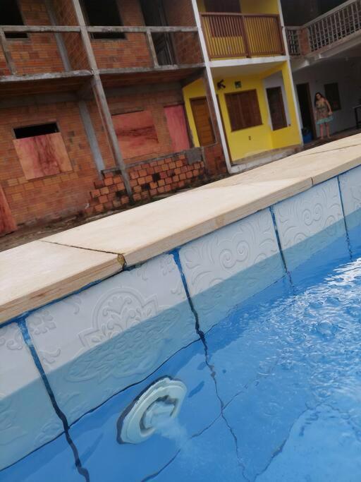 Casa na Praia com Super Piscina, em Condomínio Fechado.