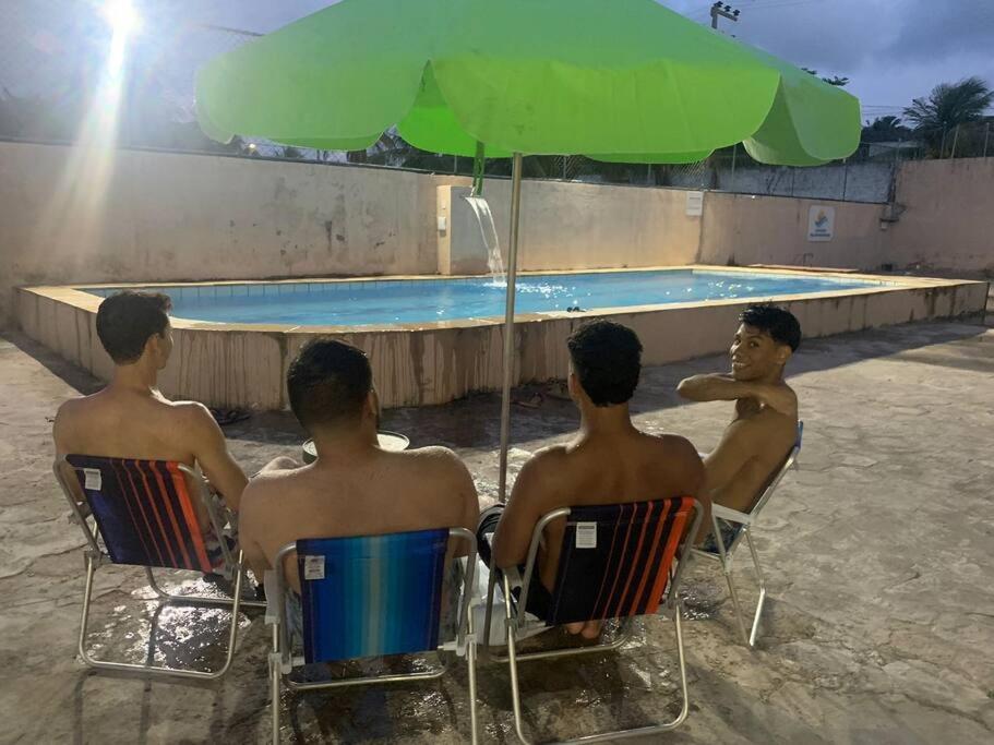 Casa na Praia com Super Piscina, em Condomínio Fechado.