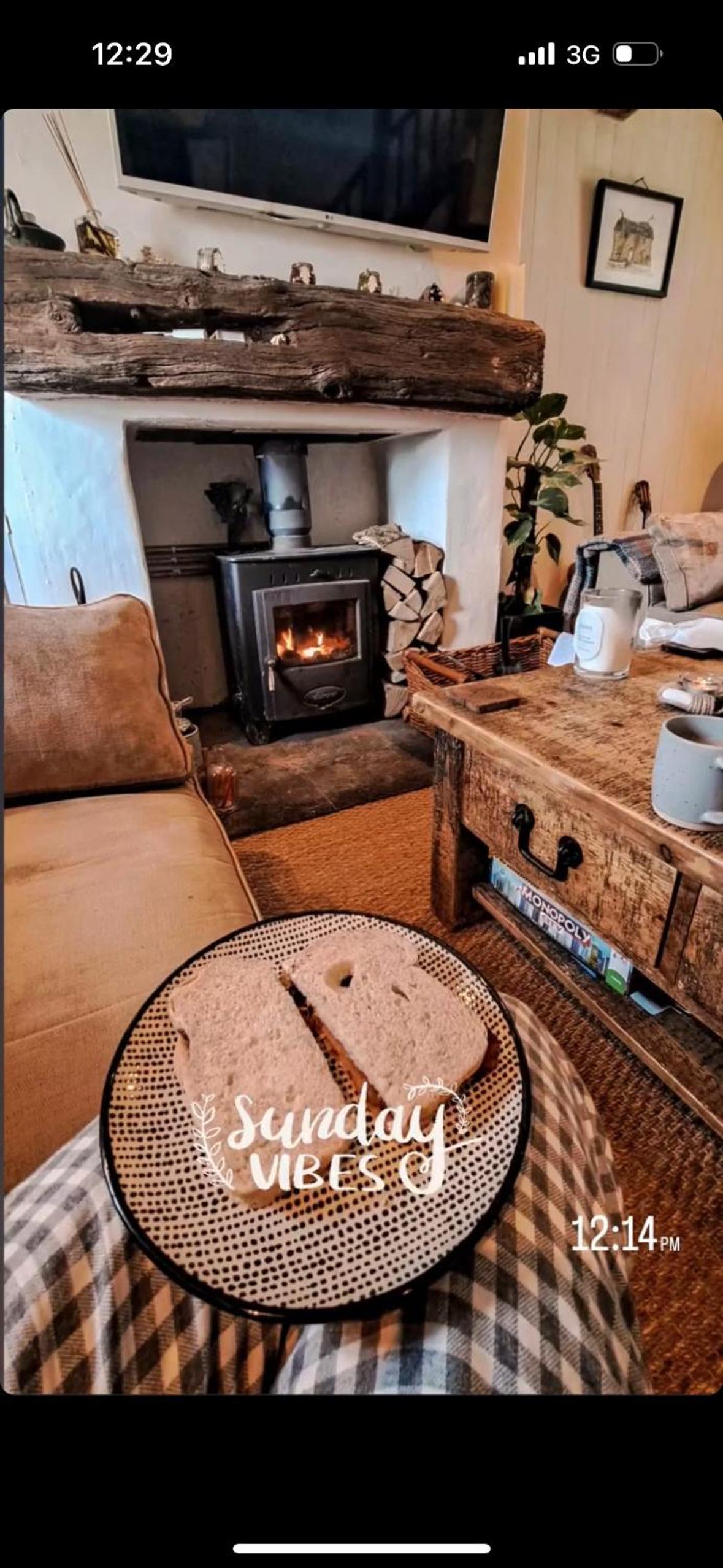 Brynglas Cottage with Hot Tub, Anglesey. view 5