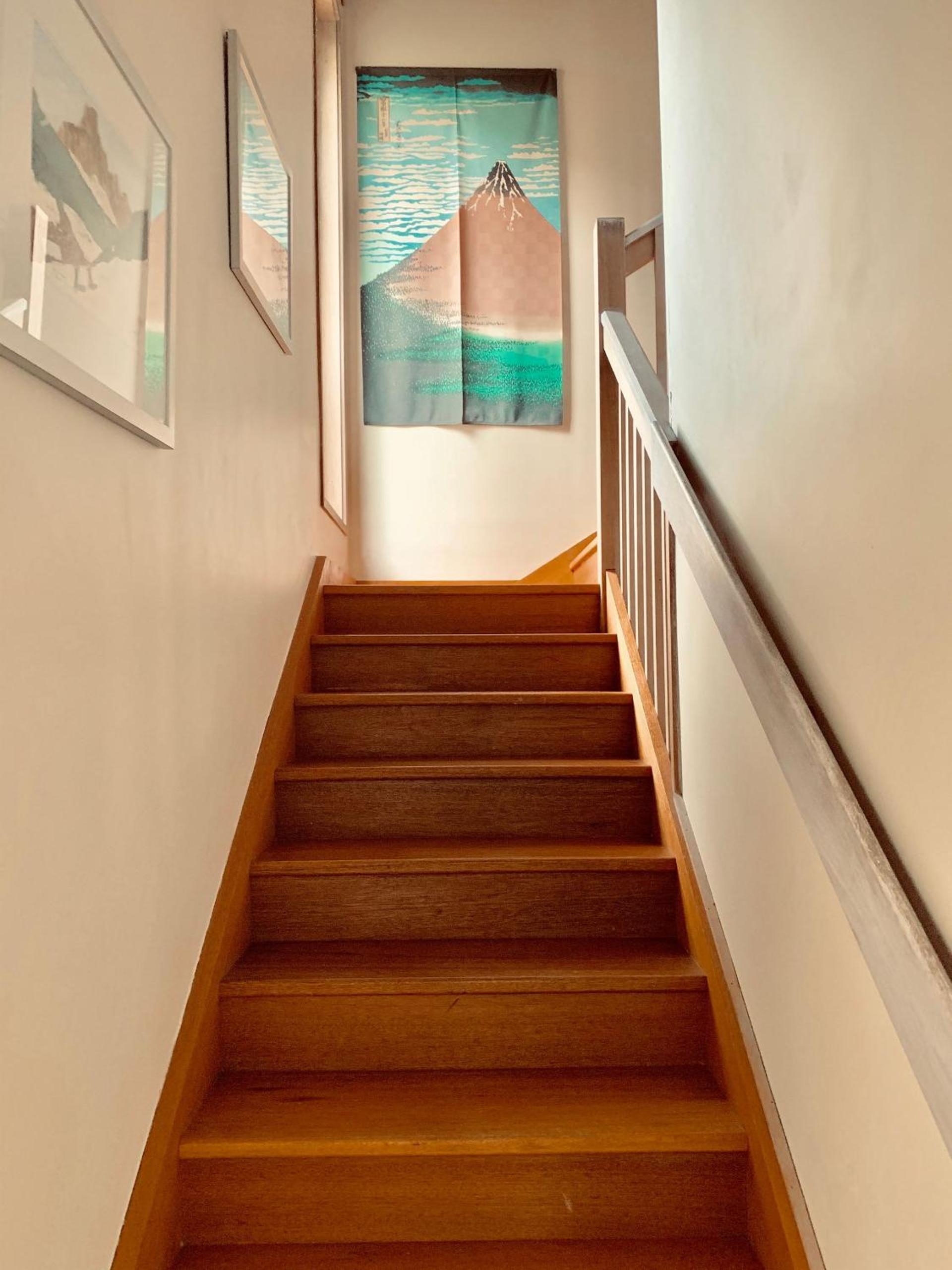 Snowgums on the Lake - Charming 4BR Home l Amazing Lake Views l Balcony