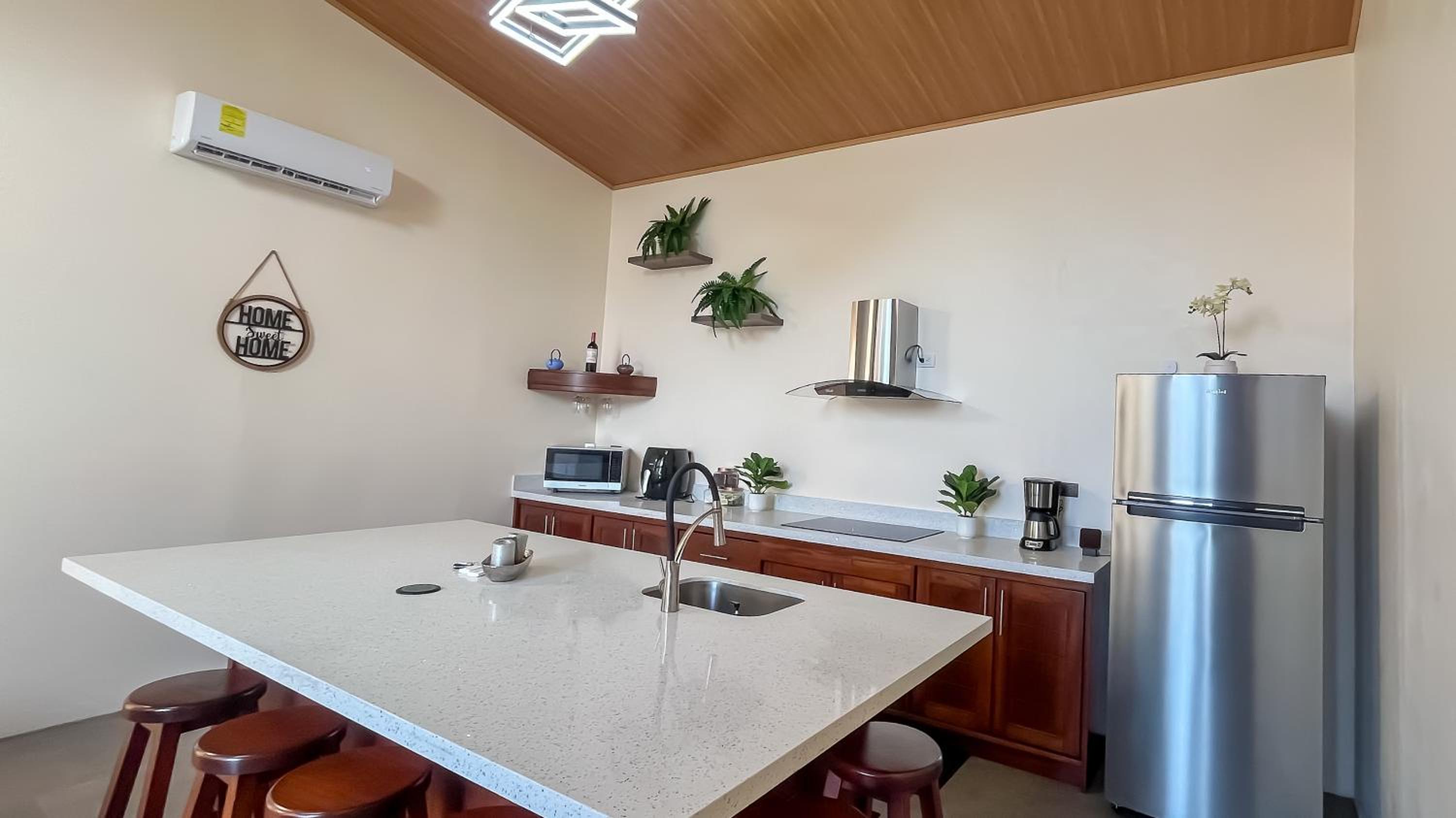 Mayoli Hill Deluxe Farmhouse