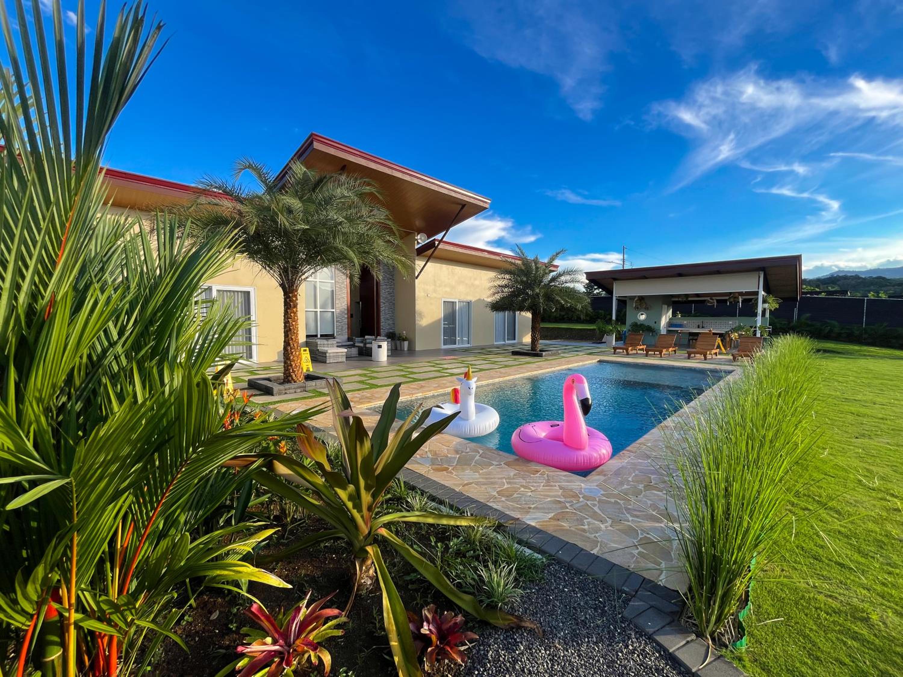 Mayoli Hill Deluxe Farmhouse