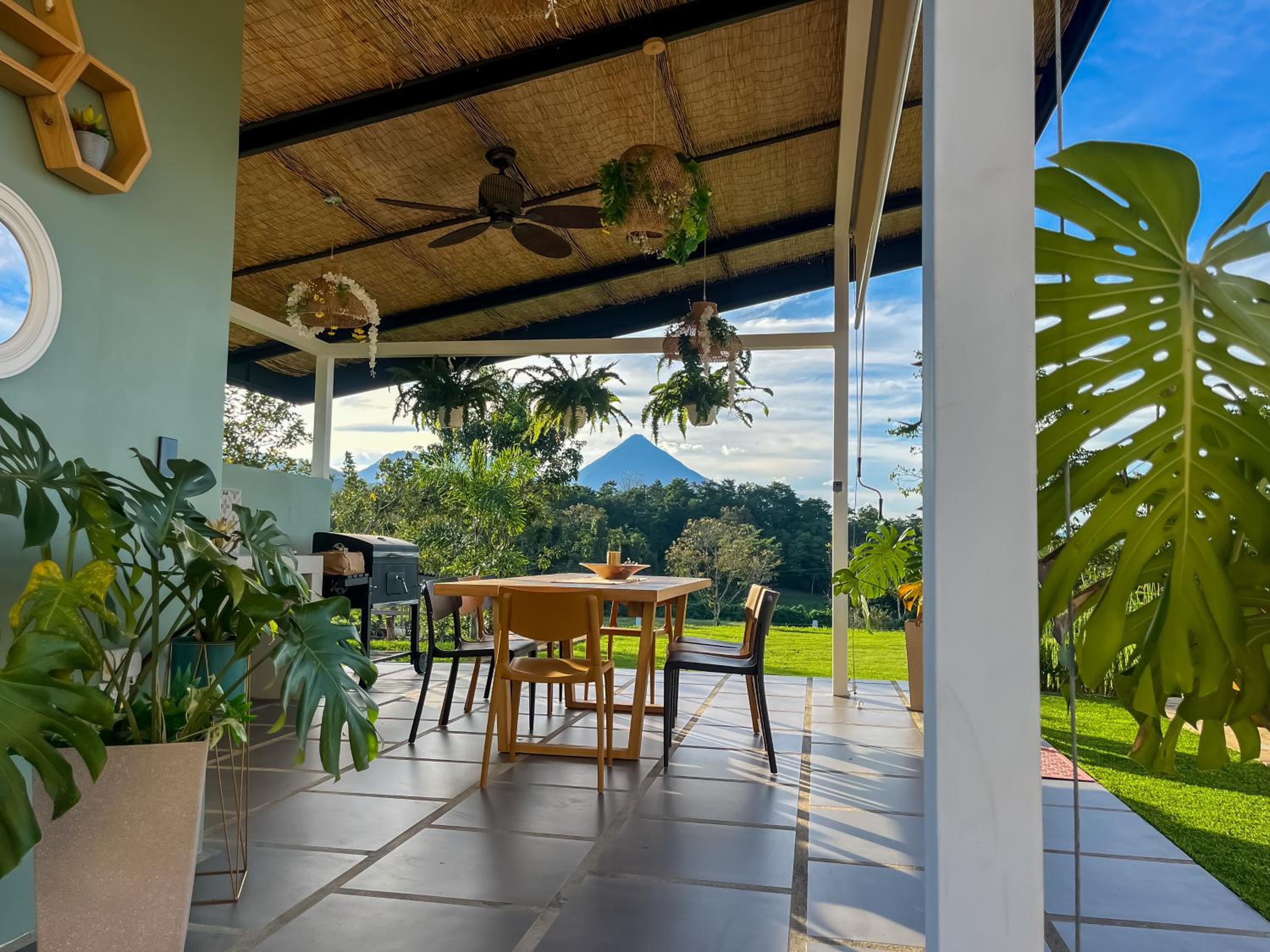 Mayoli Hill Deluxe Farmhouse