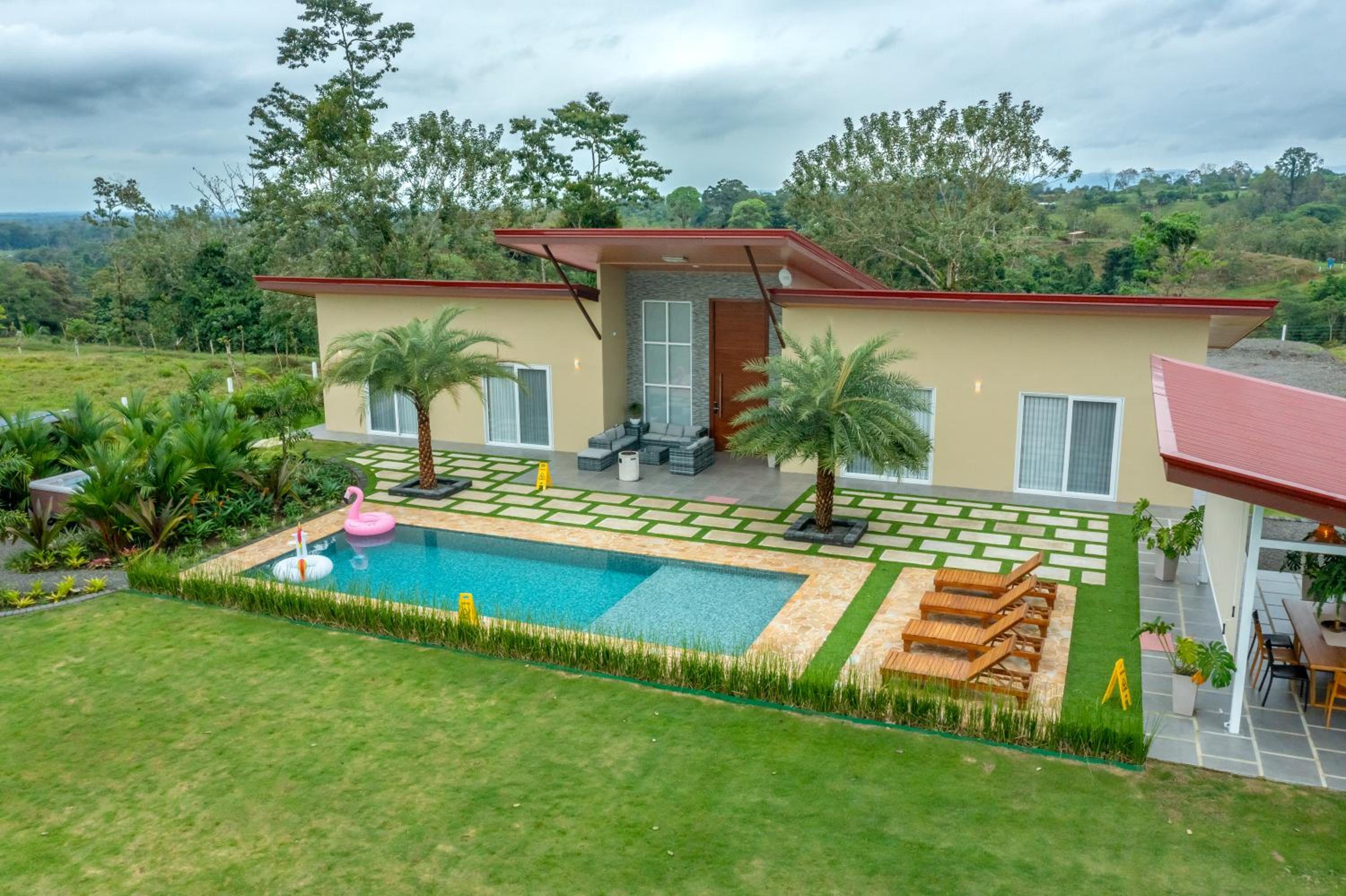 Mayoli Hill Deluxe Farmhouse