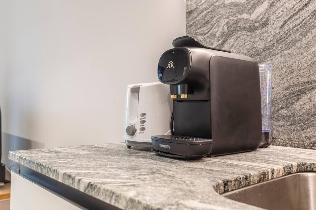 Brand New 2BR in West Side Place - Best Location!