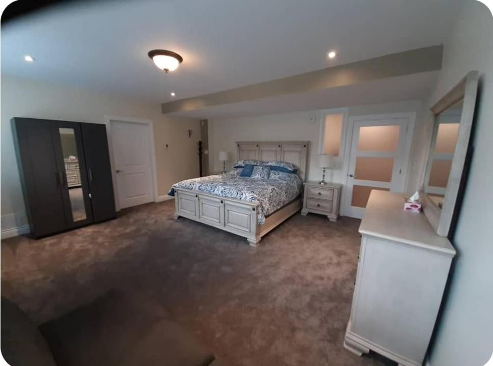Queen guest apartment