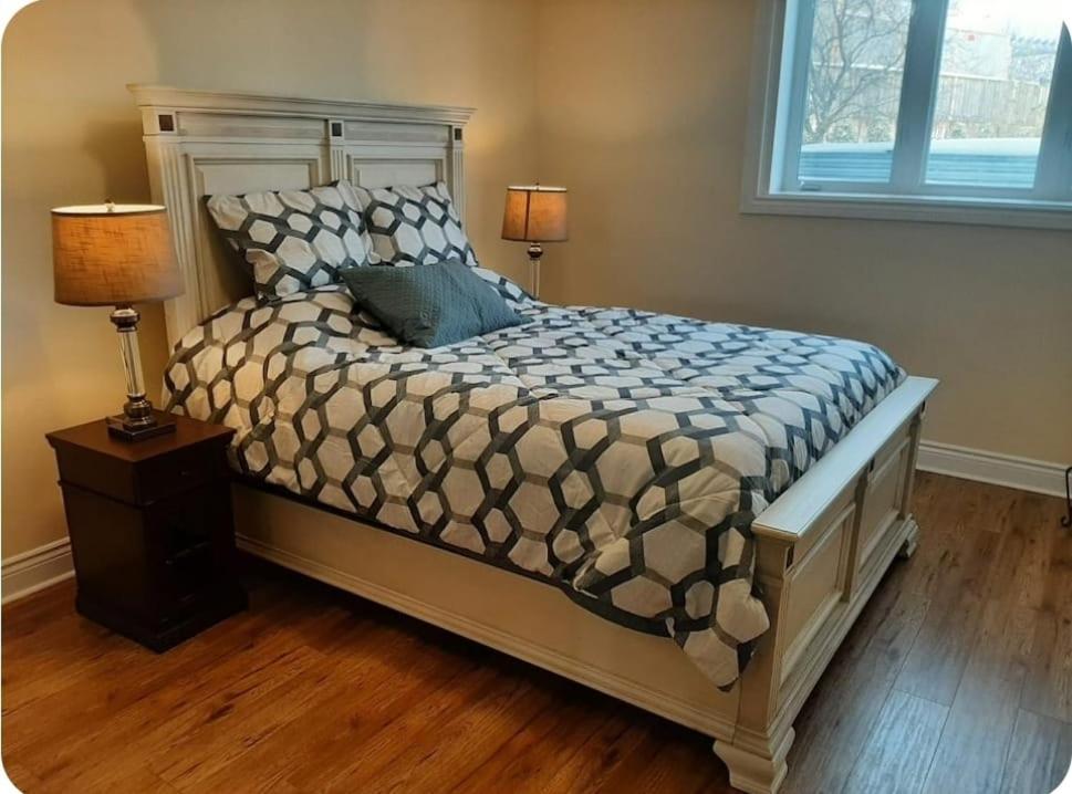 Queen guest apartment