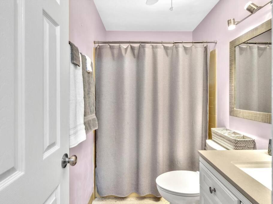 Heated pool, Yard, Laundry, Kayaks, BBQ, Kitchen