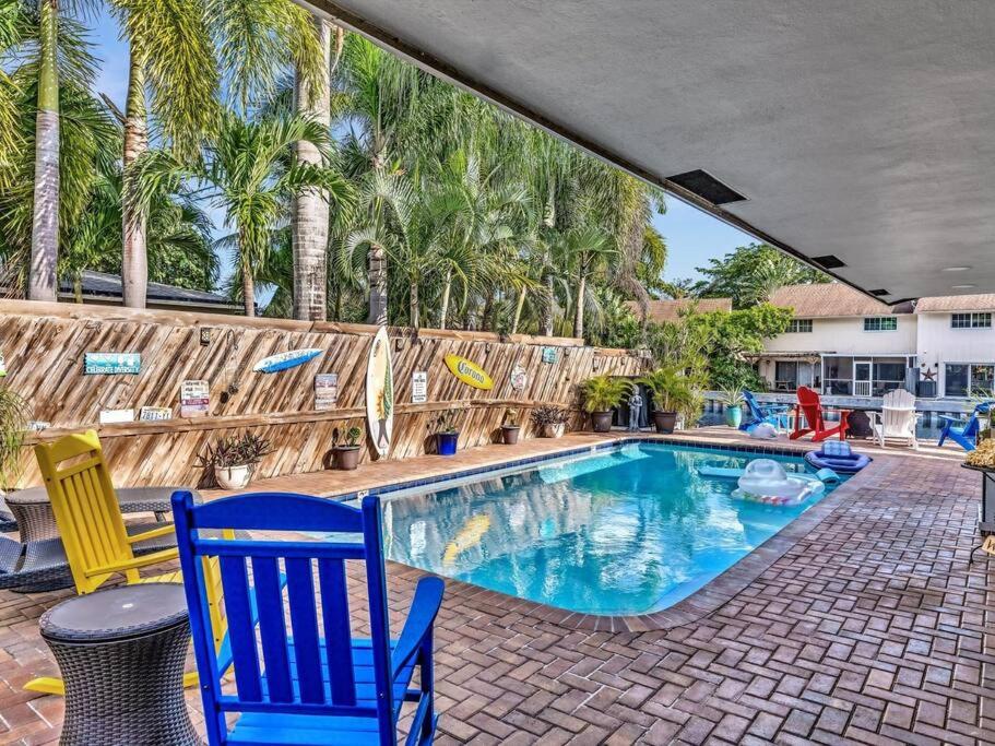 Heated pool, Yard, Laundry, Kayaks, BBQ, Kitchen