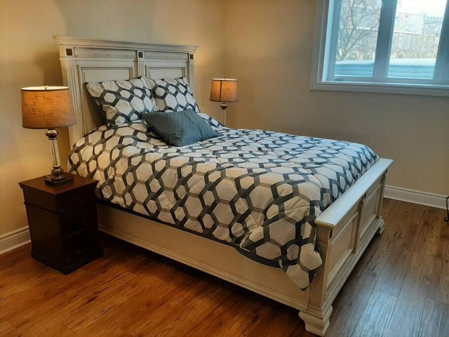 Queen guest apartment