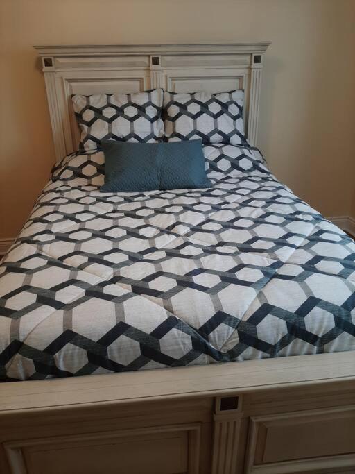 Queen guest apartment