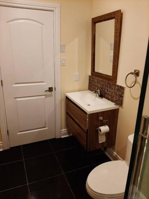 Queen guest apartment