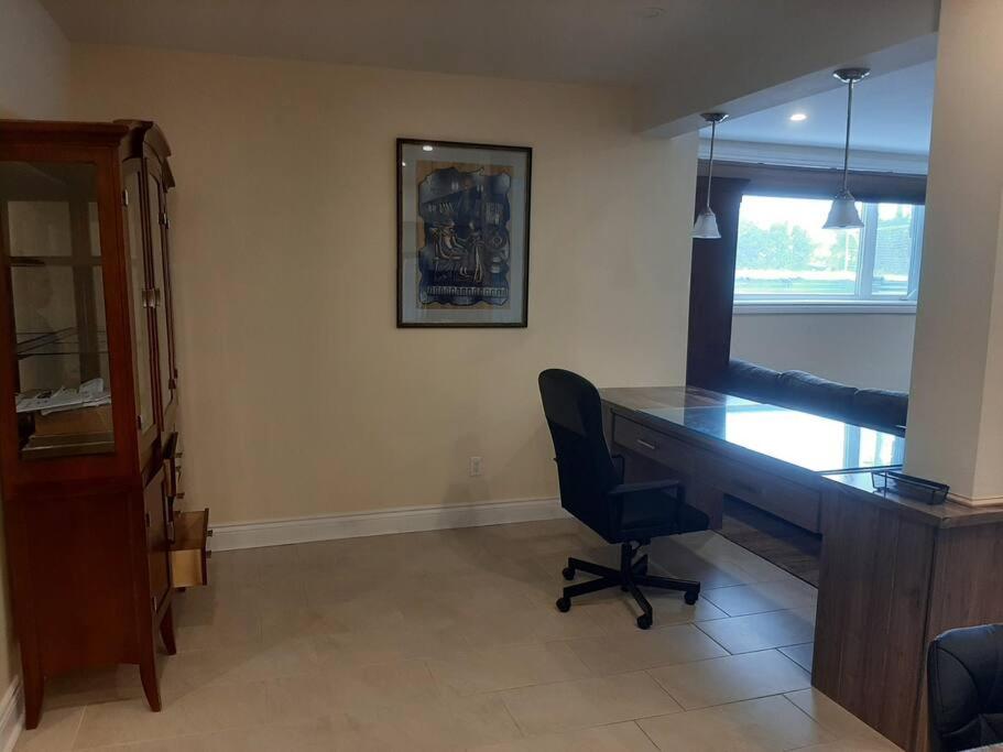 Queen guest apartment
