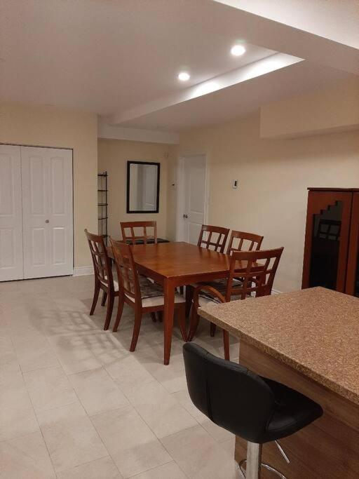Queen guest apartment